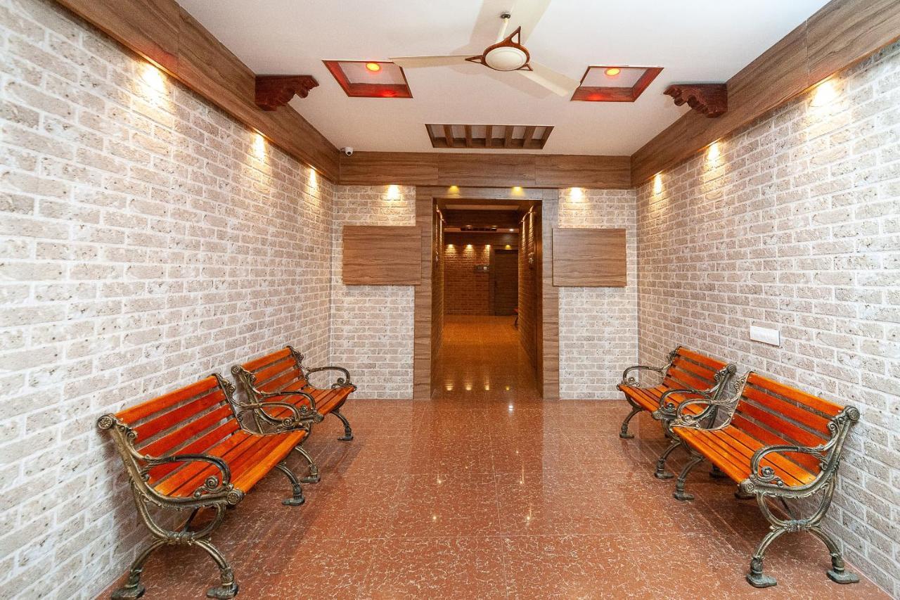Oyo 29859 Rds Guest House Ambur Buitenkant foto